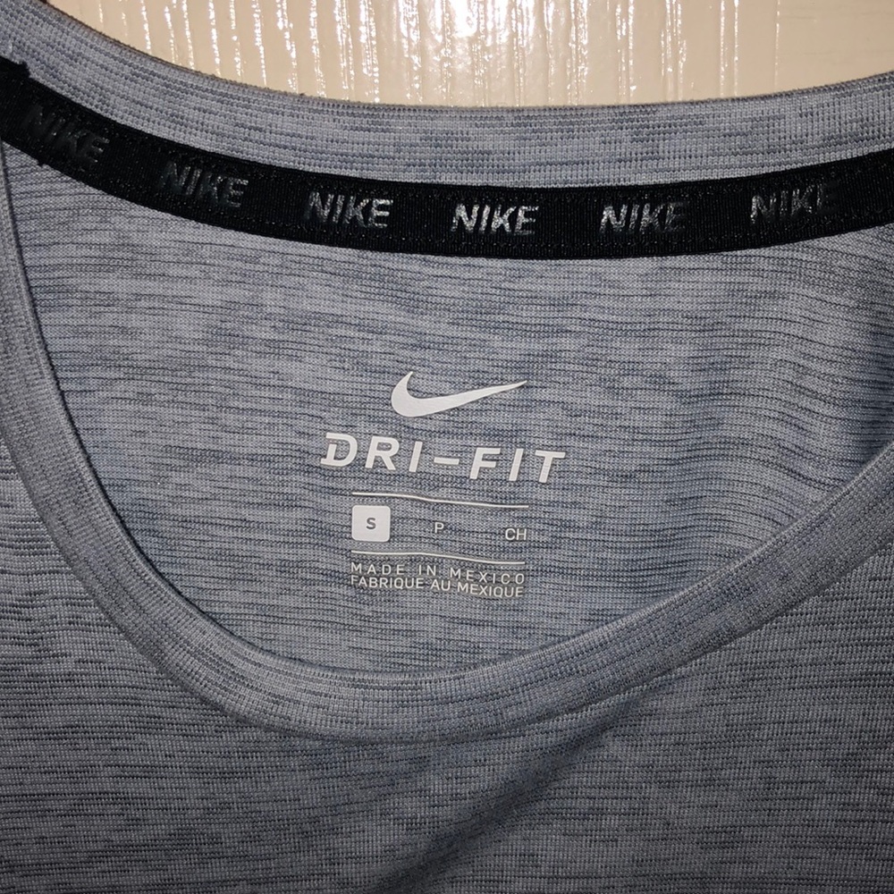 Nike long sleeve shirt - Picture 3 of 3